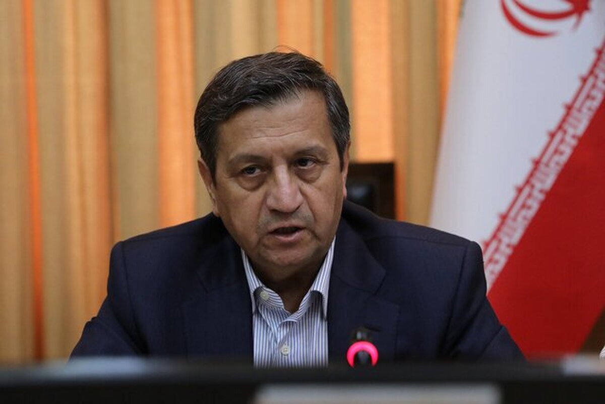 همتی: بانک&zwnj;ها همزمان با کنترل نقدینگی بر تأمین مالی تولید متمرکز شوند