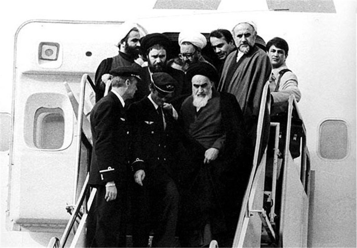 مردی که سه بار متولد شد | مروری بر زندگی و زمانه امام خمینی (ره) مردی که سه بار متولد شد | مروری بر زندگی و زمانه امام خمینی (ره)