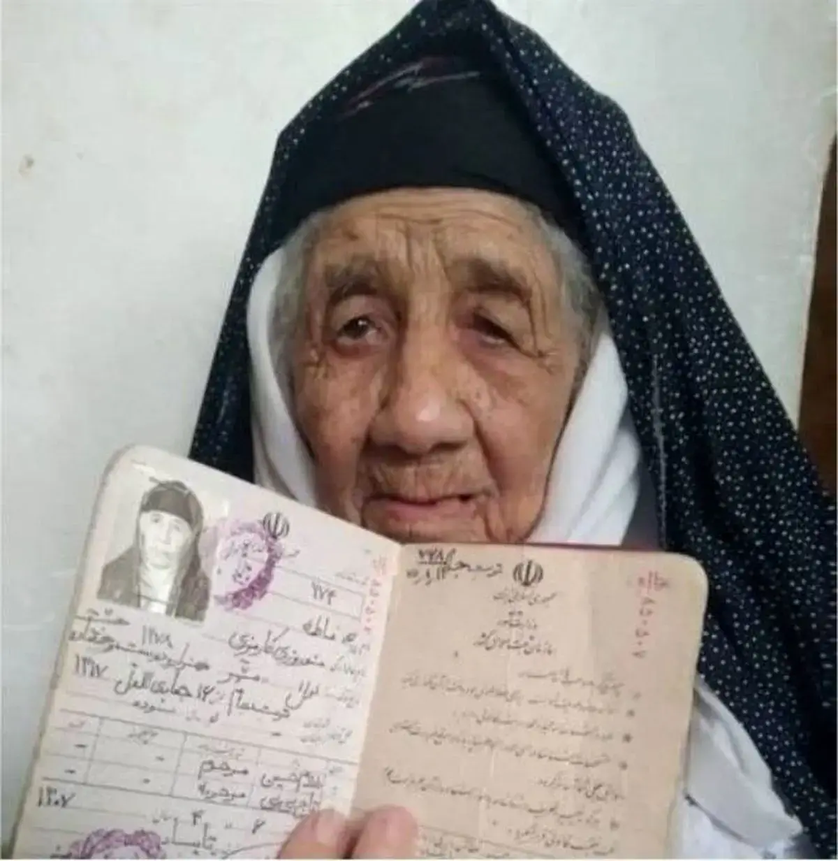 پیرترین فرد جهان در تربت&zwnj;جام خراسان رضوی درگذشت | راز عمر ۱۲۶ ساله فاطمه نوروزی چه بود؟