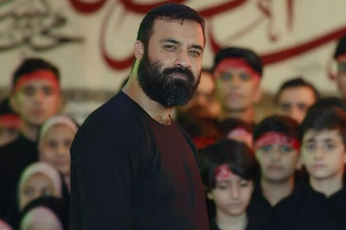 عبدالرضا هلالی در میدان انقلاب به زبان چینی خواند