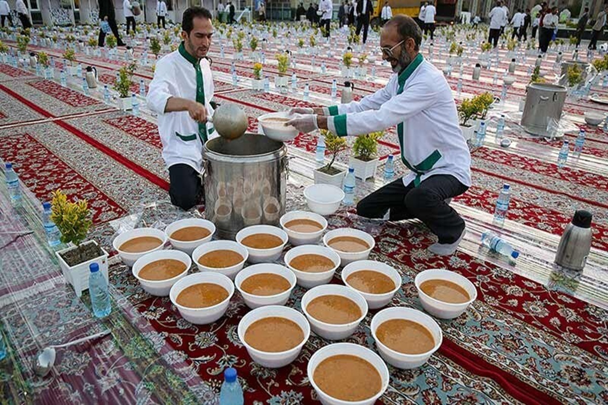 میزبانی از ۵۸ هزار نفر در بزرگترین سفره اطعام غدیر در حرم مطهر امام رضا (ع)