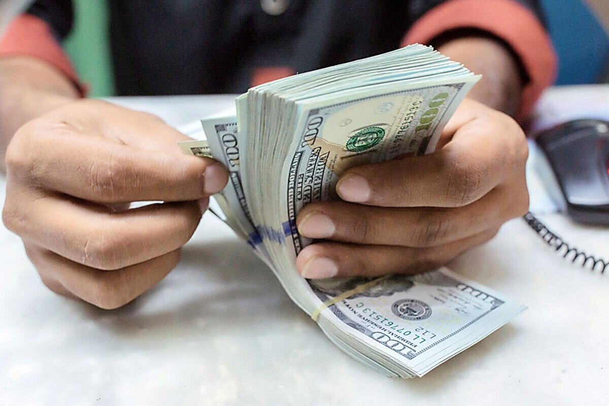 دلار به بالاترین سطح دو ماه اخیر رسید (۱۸ خرداد ۱۴۰۵)