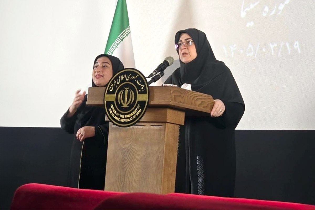 مهاجرانی در نشست خبری: رئیس جمهور به دنبال منابع پایدار افزایش رقم کالا برگ است | اینترنت بین&zwnj;الملل در حال بازگشت کامل (۱۹ خرداد ۱۴۰۵)