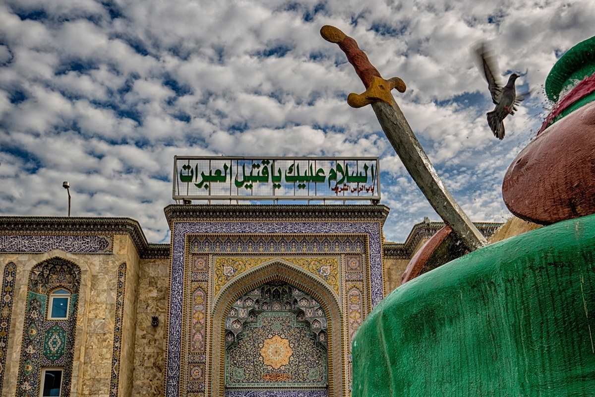 آماده‌سازی حرم حضرت ابوالفضل العباس (ع) برای میزبانی از زائران ایام محرم ۱۴۰۵