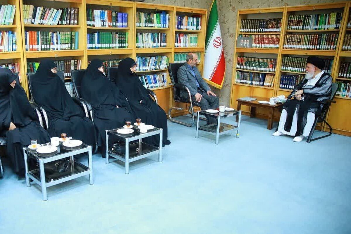 آیت‌الله علم‌الهدی: استفاده از ظرفیت بانوان عامل رشد اجتماعی و انقلابی جامعه می‌شود | گره‌زدن جریان انقلاب به واقعه کربلا، رسالت مهم هیئات است