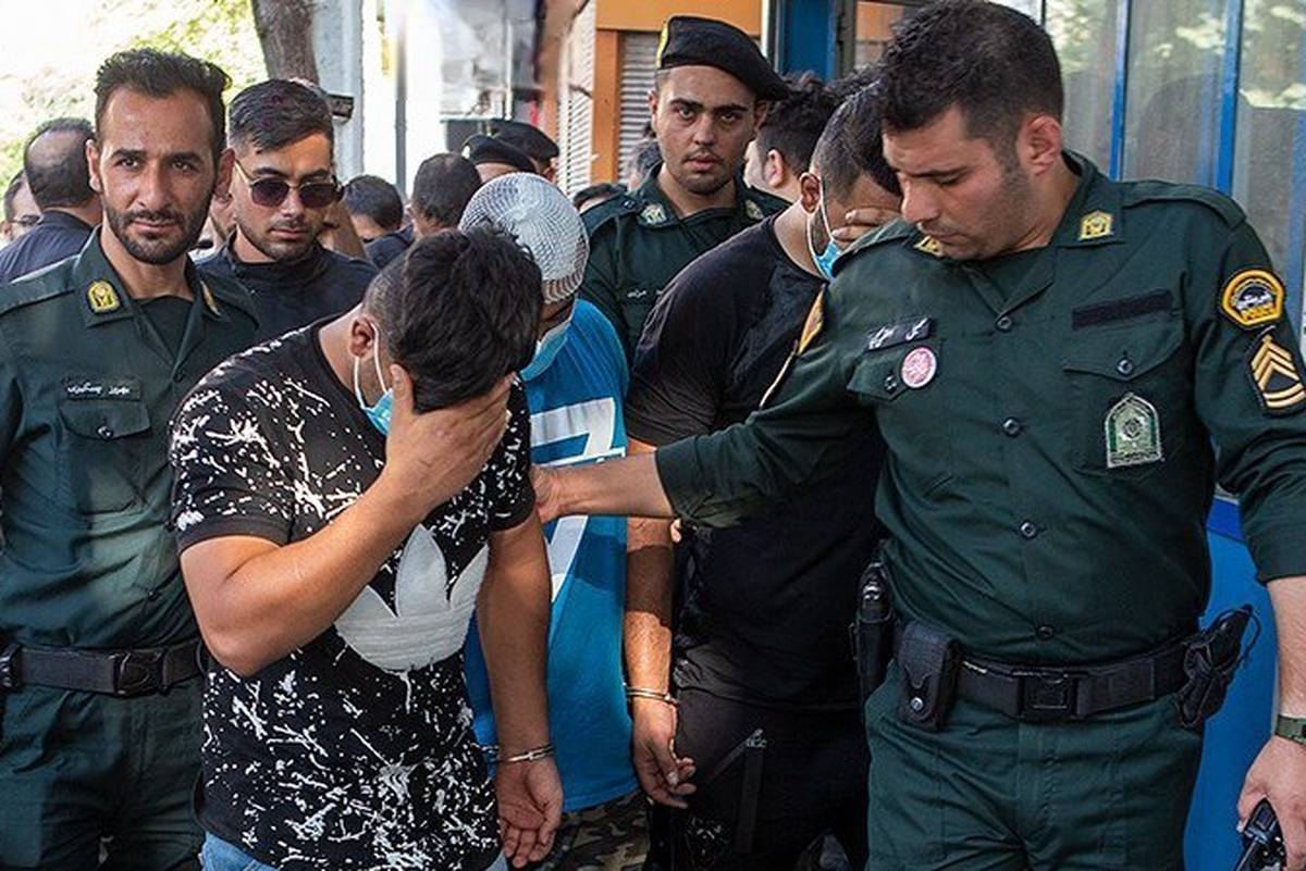 دستگیری سارقان سریالی گوشی و گردنبند در تهران + فیلم