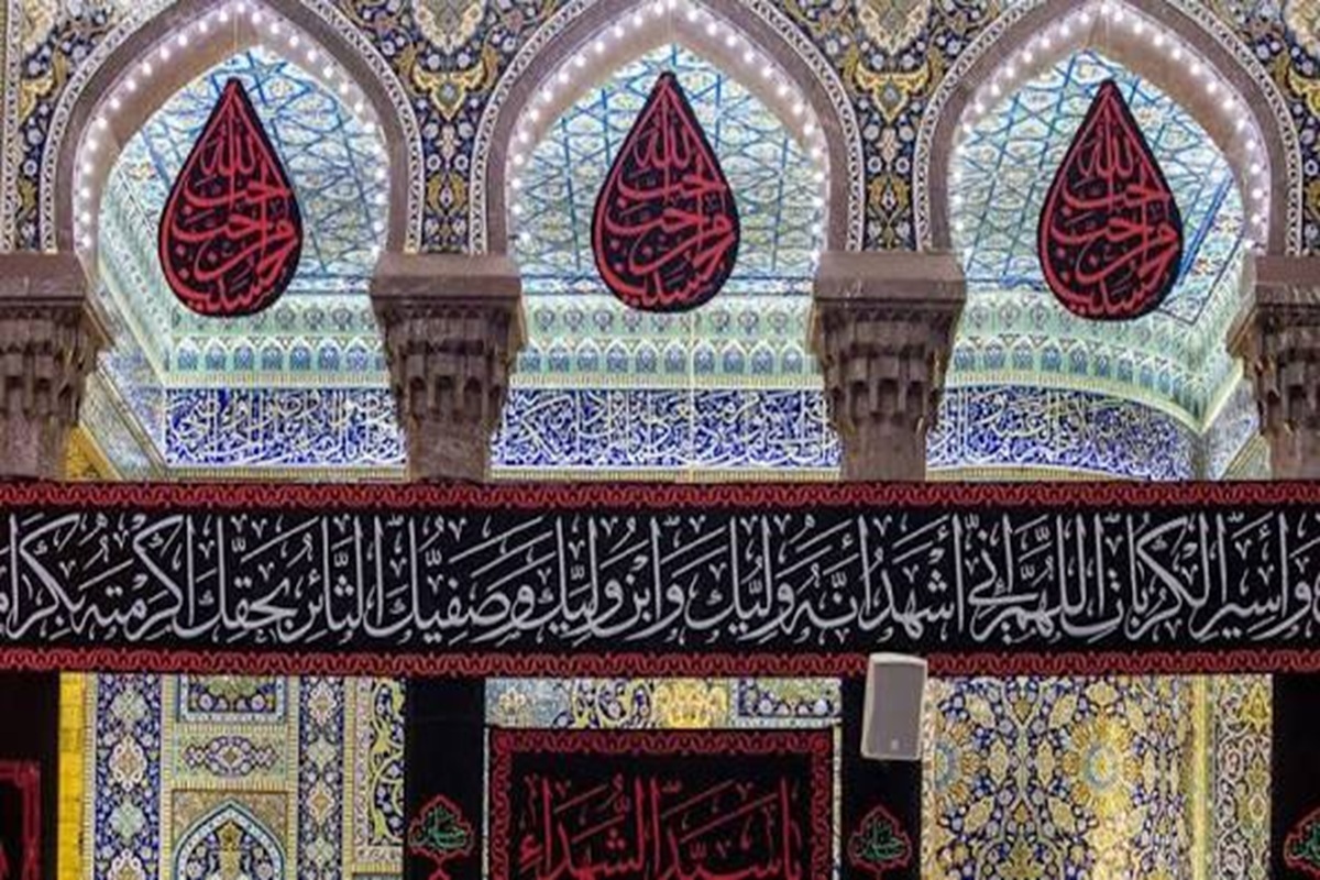 ویدئو | مراسم تعويض کتیبه‌های ضريح مطهر امام حسين(ع)