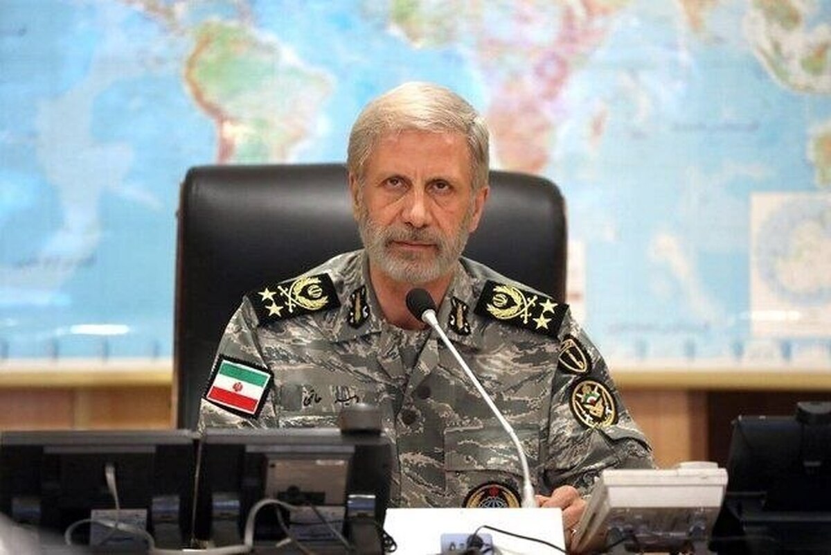 فرمانده کل ارتش: اگر دشمن اشتباهی کند با خشمی انباشته مواجه خواهد شد