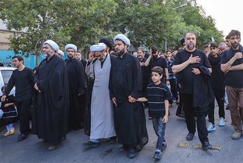 آستانه سوگ در آستان رضا (ع) | روایتی از آیین اذن عزای ماه محرم در مشهد آستانه سوگ در آستان رضا (ع) | روایتی از آیین اذن عزای ماه محرم در مشهد