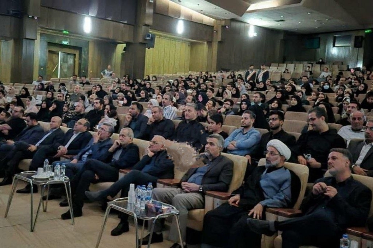 حضور رئیس‌جمهور در اکران خصوصی فیلم «نیم‌شب»