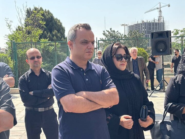 مراسم تشییع پیکر و خاکسپاری بهروز رضوی، دوبلور مطرح کشور + تصاویر