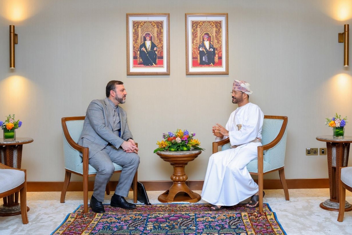 غریب آبادی با وزیر امور خارجه عمان در مسقط دیدار کرد (۳ خرداد ۱۴۰۵)