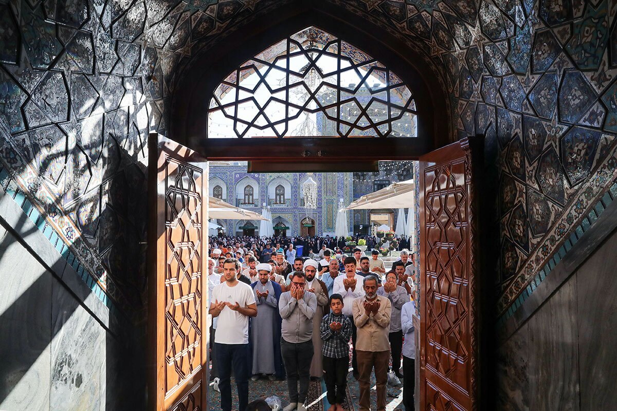 صبح بندگی در آستان رضا (ع) | روایتی از نماز عید سعید قربان در حرم مطهر رضوی (چهارشنبه ۶ خرداد ۱۴۰۵) + فیلم
