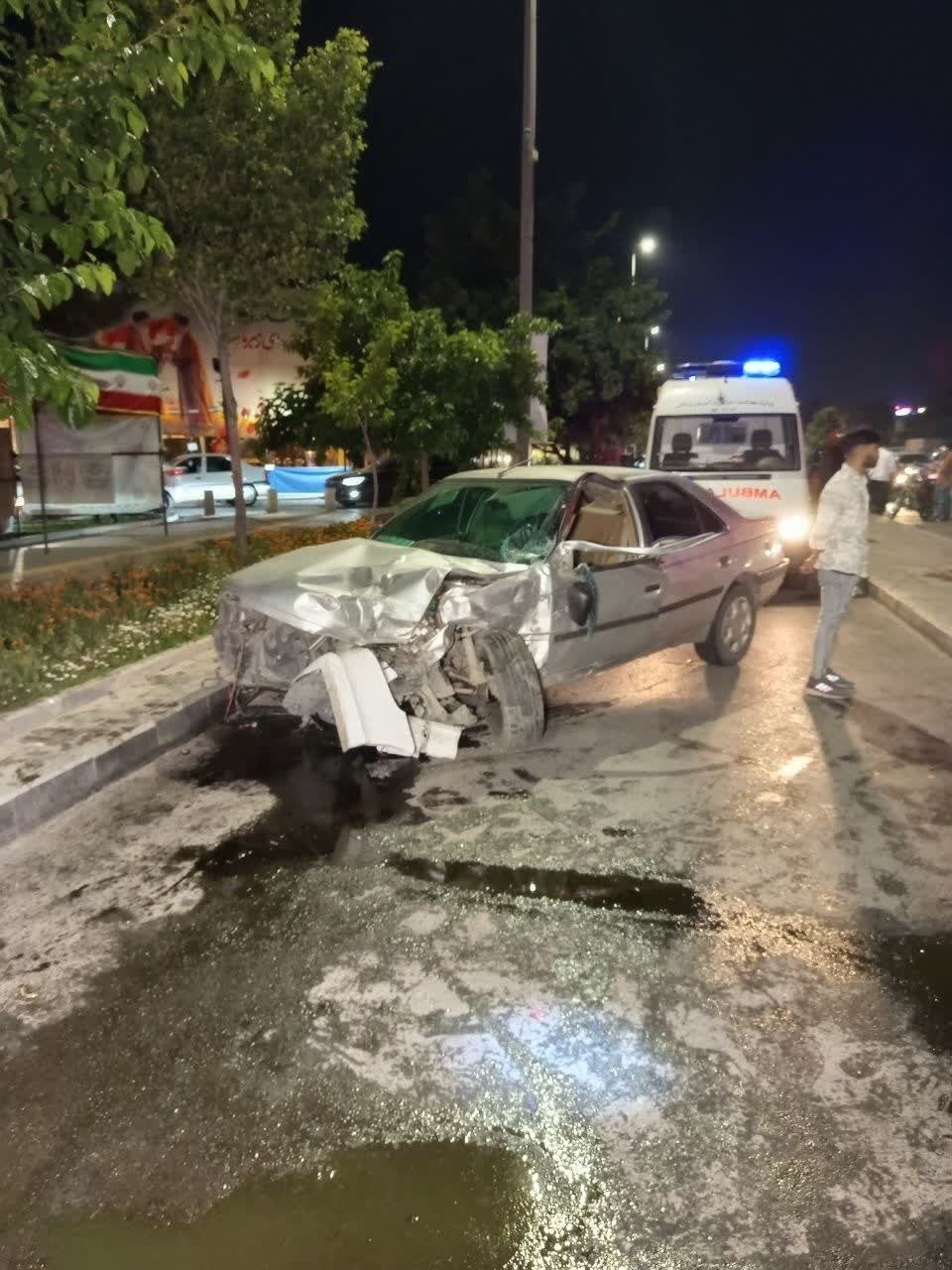 تصادف پژوهای ۴۰۵ و ۲۰۶ در بلوار حافظ مشهد، ۳ نفر مصدوم و محبوس برجای گذاشت + عکس (۹ خرداد ۱۴۰۵)