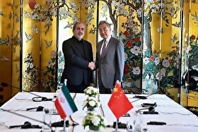 معاون شورای عالی امنیت ملی در دیدار وزیر امور خارجه چین بر ضرورت تقویت همکاری‌های تهران و پکن تاکید کرد