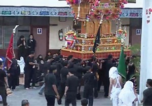 ردپای عاشورا در جغرافیای جهان | نگاهی به مستندهای ساخته شده از سوگواری ملتها برای امام حسین (ع) ردپای عاشورا در جغرافیای جهان | نگاهی به مستندهای ساخته شده از سوگواری ملتها برای امام حسین (ع)