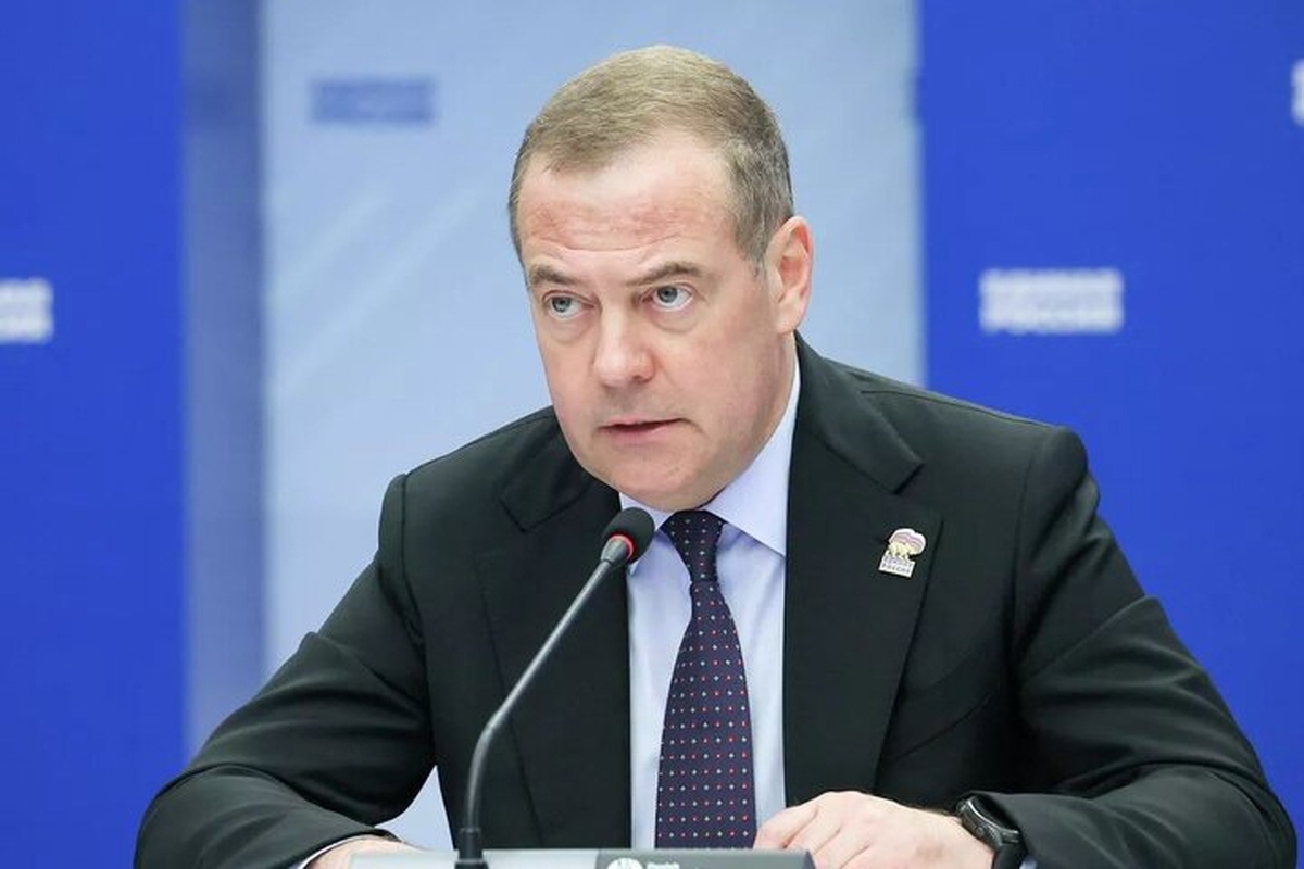 مدودف برای شرکت در مراسم تشییع رهبر شهید انقلاب به تهران می‌آید