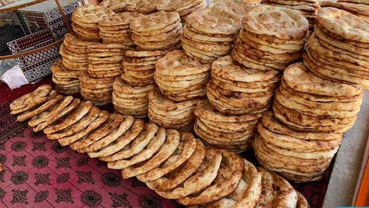 طبخ ۵۰ میلیون قرص نان و استقرار نانوایی‌های سیار در مسیر تشییع مشهد، تهران و قم