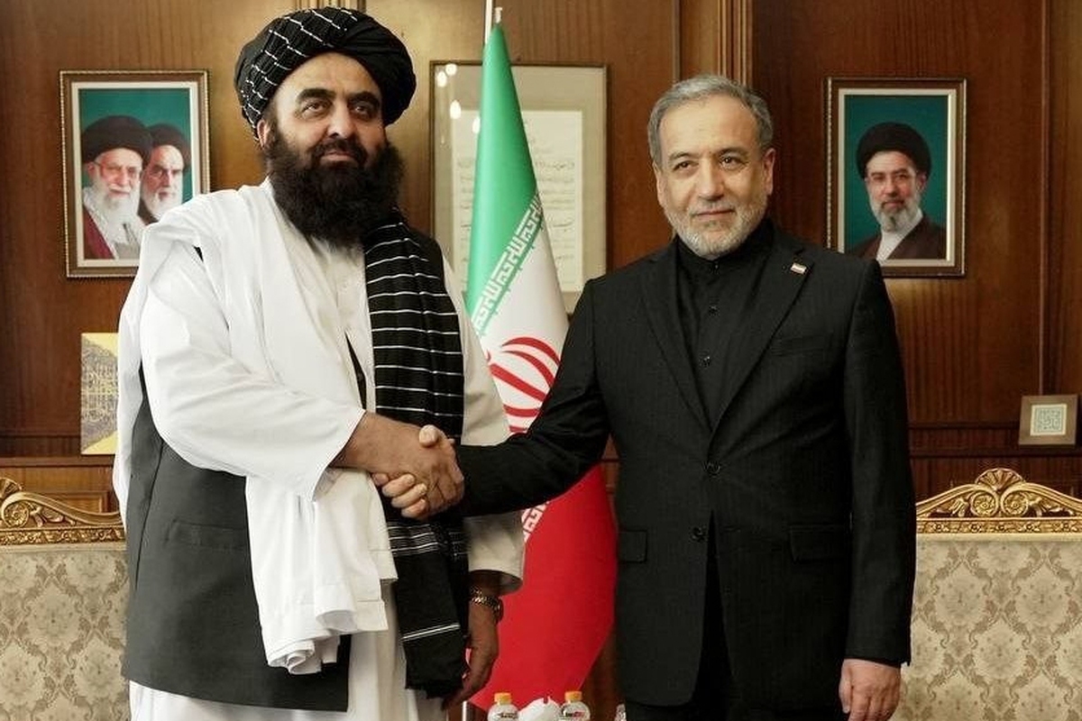 دیدار امیرخان متقی و سید عباس عراقچی در تهران | تأکید بر گسترش همکاری&zwnj;های دوجانبه و تحولات منطقه