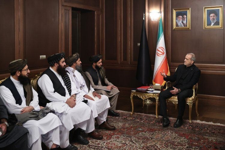 ملا برادر در دیدار با رئیس جمهور: شهادت رهبر ایران ضایعهای بزرگ برای جهان اسلام است ملا برادر در دیدار با رئیس جمهور: شهادت رهبر ایران ضایعهای بزرگ برای جهان اسلام است