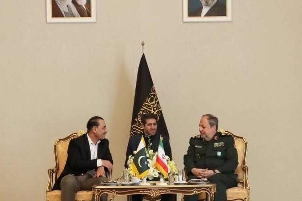 سرپرست وزارت دفاع: ایران آمادگی دارد فصل جدیدی از همکاری‌های دفاعی، امنیتی و راهبردی را با پاکستان آغاز کند