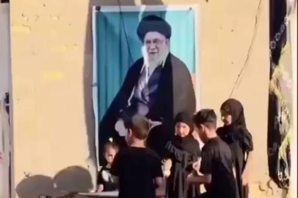 ویدئو |  موکب کودکان خردسال عراقی به‌مناسبت وداع با رهبر شهید