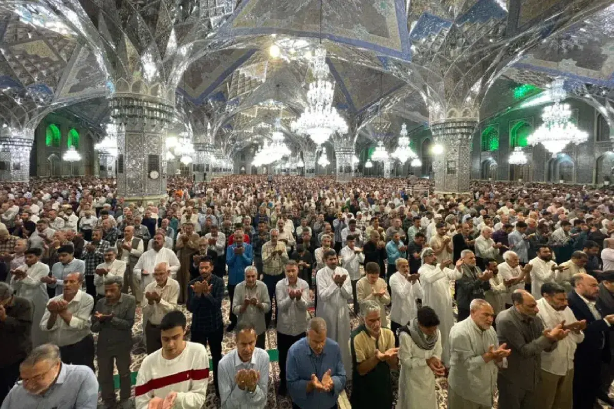 آغاز پویش ملی «هدیه نماز» در حرم مطهر امام رضا(ع) | زائران ثواب نمازهای خود را به روح رهبر شهید انقلاب اهدا می‌کنند