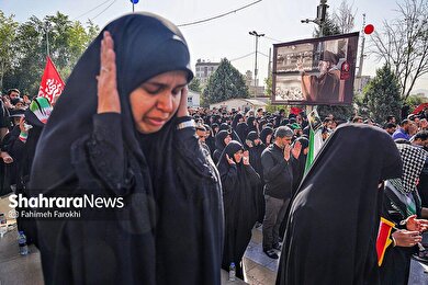 گزارش تصویری | اقامه نماز بر پیکر قائد شهید در خیابان های اطراف مصلی تهران