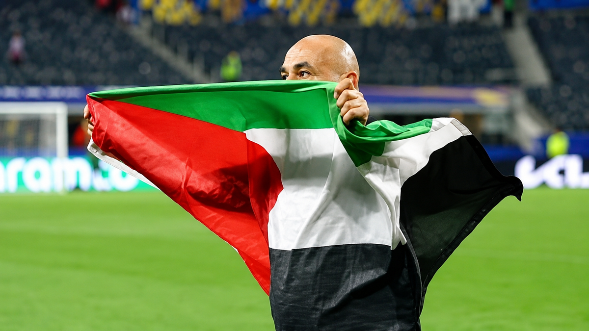 فیفا به جنجال پرچم فلسطین پایان داد؛ حسام حسن محروم نمی‌شود