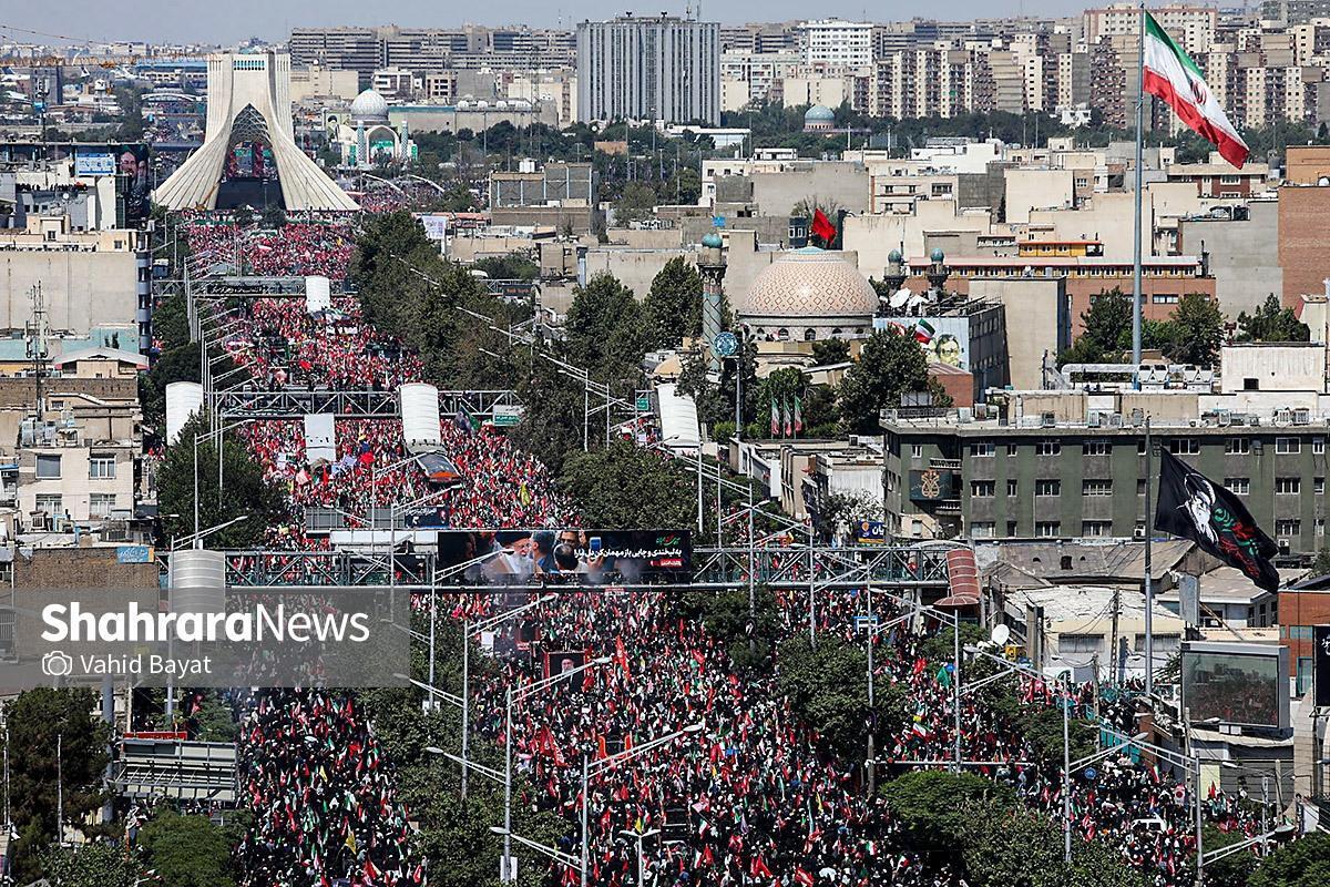 رسانه فرانس ۲۴: جمعیت عظیمی از سوگواران در مراسم تشییع رهبر شهید ایران حضور دارند