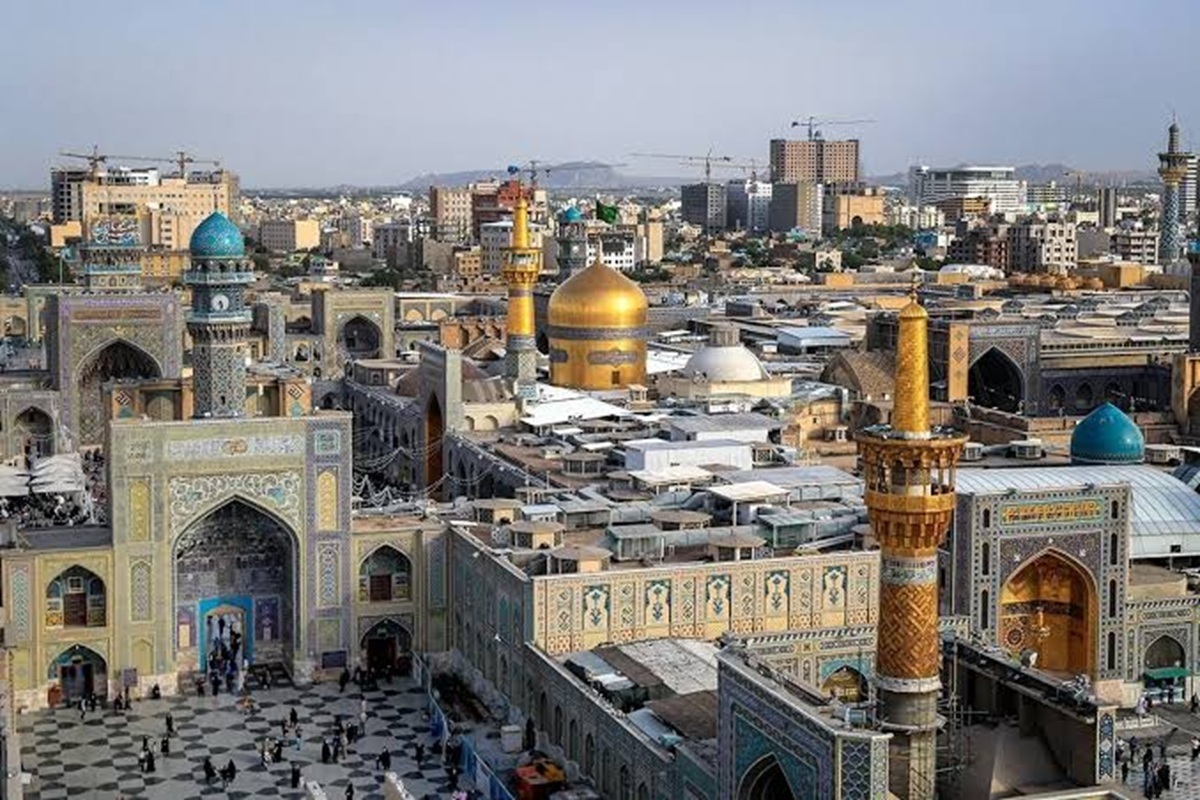 ویدئو | آماده‌سازی حرم مطهر امام رضا (ع) برای تدفین رهبر شهید