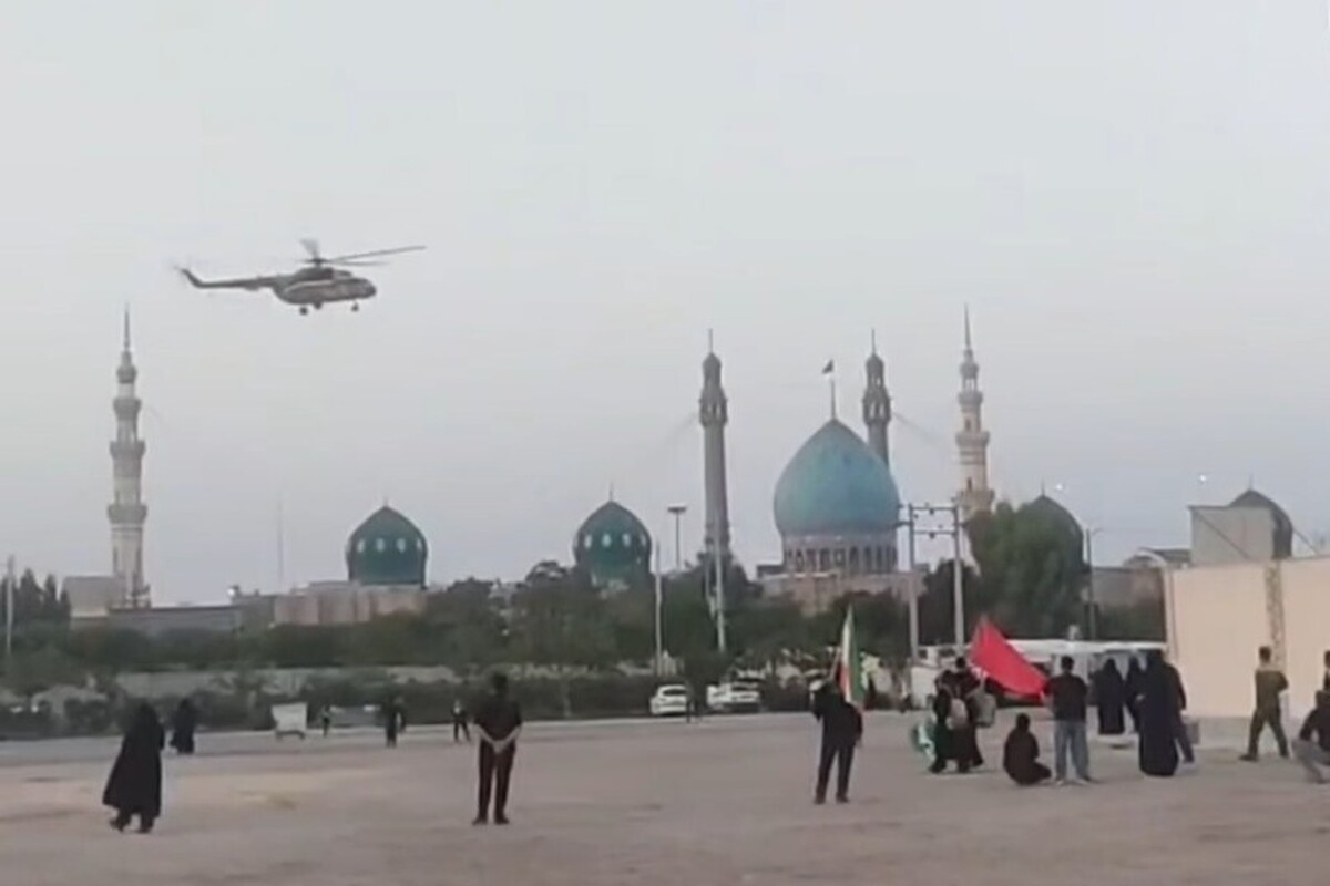 ویدئو | لحظه فرود بالگرد حامل پیکر رهبر شهید در مسجد جمکران