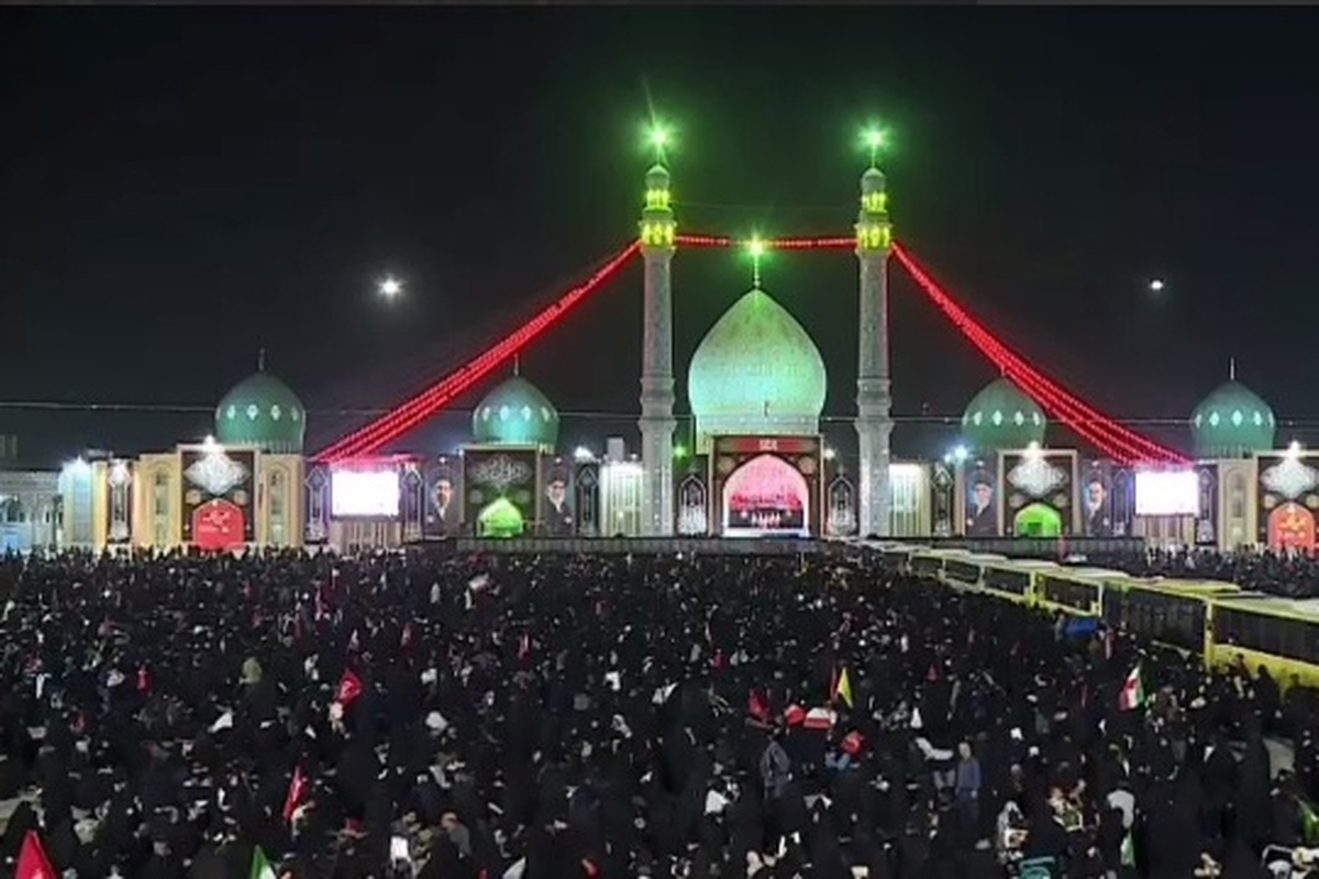 ویدئو | تجمع مردم در مسجد مقدس جمکران چند ساعت مانده به آغاز مراسم تشییع پیکر رهبر شهید