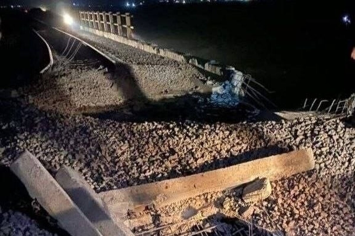 بازسازی پل خط آهن آق‌قلا آغاز شد