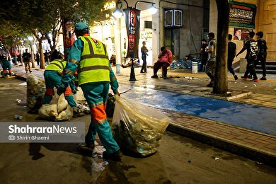 گزارش تصویری | روز پرکار پاکبانان مشهدی دقایقی پس از پایان مراسم تشییع