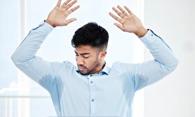 با تعریق زیاد بدن در فصل تابستان چه کنیم؟ | روش‌های کنترل تعریق