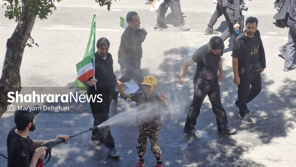 چند خرده روایت از زائران دلدادهای که در تشییع رهبر شهید شرکت کردند | از مردی با لباس ایل بختیاری تا زنی از خطه سیستان چند خرده روایت از زائران دلدادهای که در تشییع رهبر شهید شرکت کردند | از مردی با لباس ایل بختیاری تا زنی از خطه سیستان