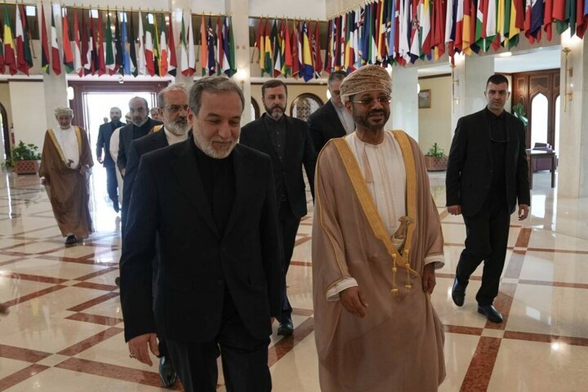 رایزنی وزرای خارجه ایران و عمان درباره تردد ایمن در تنگه هرمز