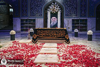 گزارش تصویری | آماده سازی مزار مطهر رهبر شهید انقلاب اسلامی در حرم مطهر رضوی