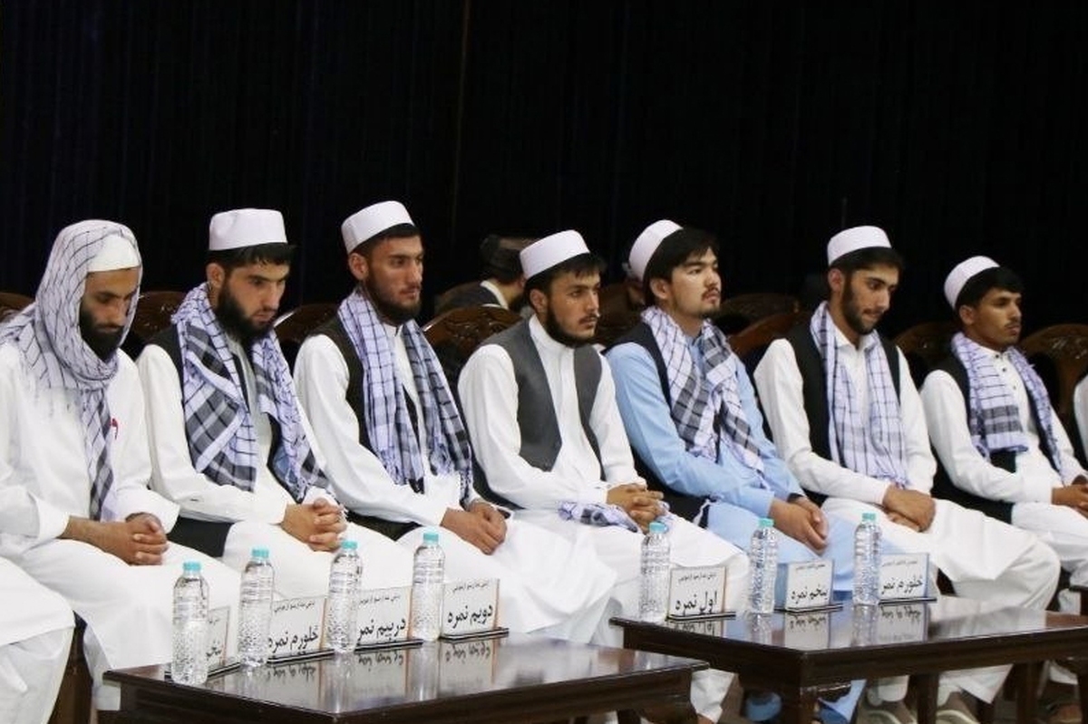 توصیه طالبان به نفرات برتر کنکور افغانستان: تحصیلات عالی خود را در داخل کشور دنبال کنید