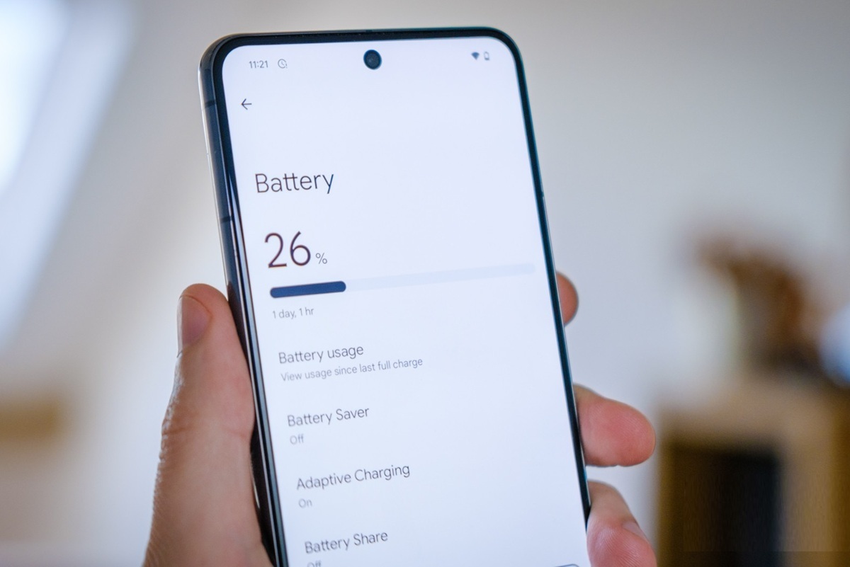 چرا تولیدکنندگان گوشی، معیار عمر باتری را از «چرخه شارژ» به «سلامت طی چند سال» تغییر داده‌اند؟