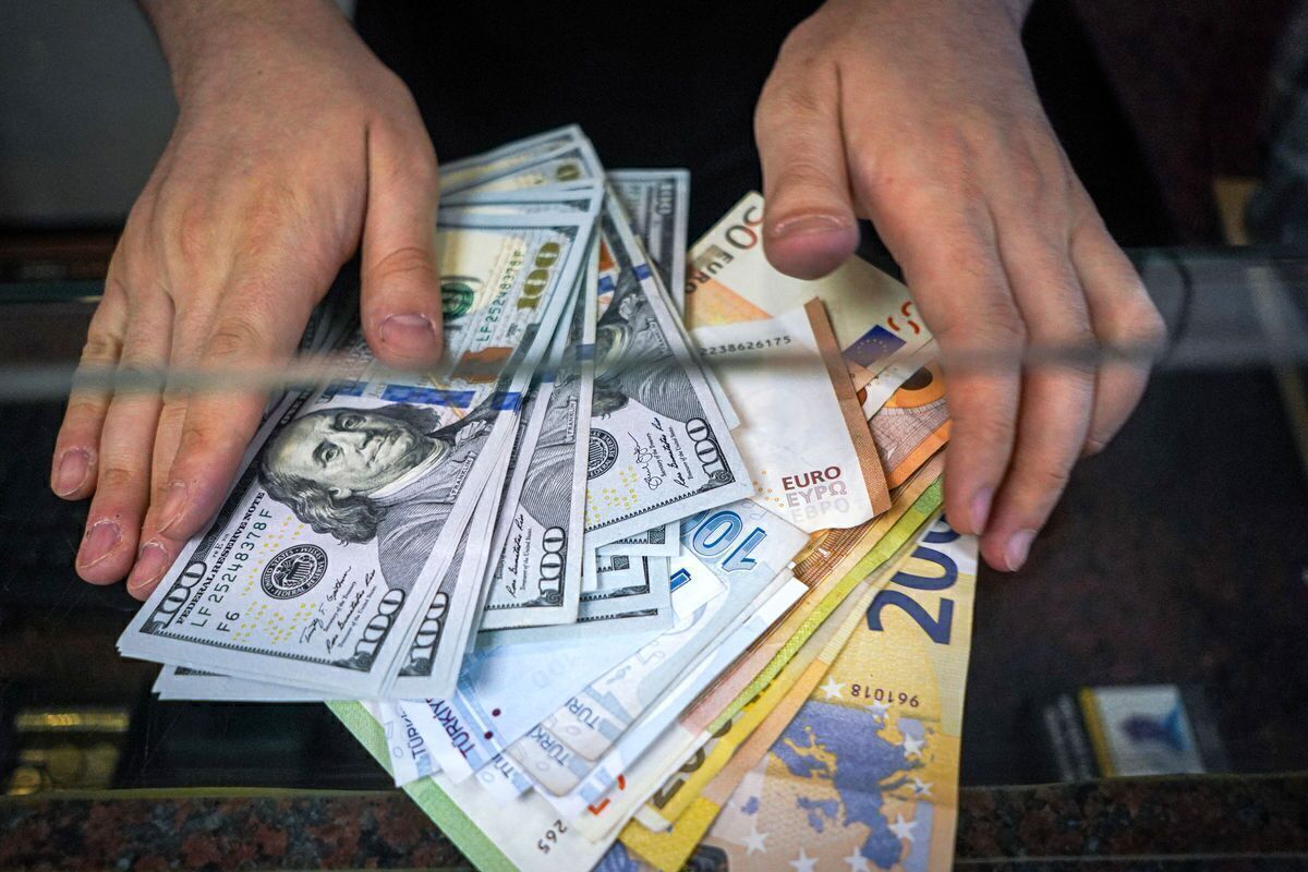 پیش&zwnj;بینی قیمت دلار فردا (سه&zwnj;شنبه ۲۳ تیر ۱۴۰۵) | بازار در انتظار ادامه نوسانات محدود