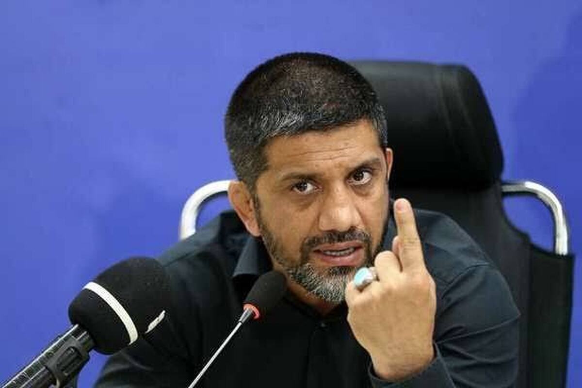 ویدئو | دبیر: باید قبول کنیم که فوتبال سیاسی شده است!