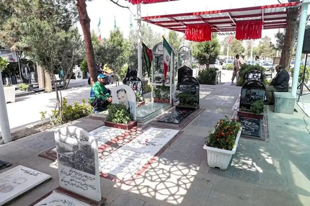 ساماندهی حجله‌های ۳۳ هزار شهید گلزار شهدای بهشت زهرا(س) با مشارکت داوطلبان مردمی