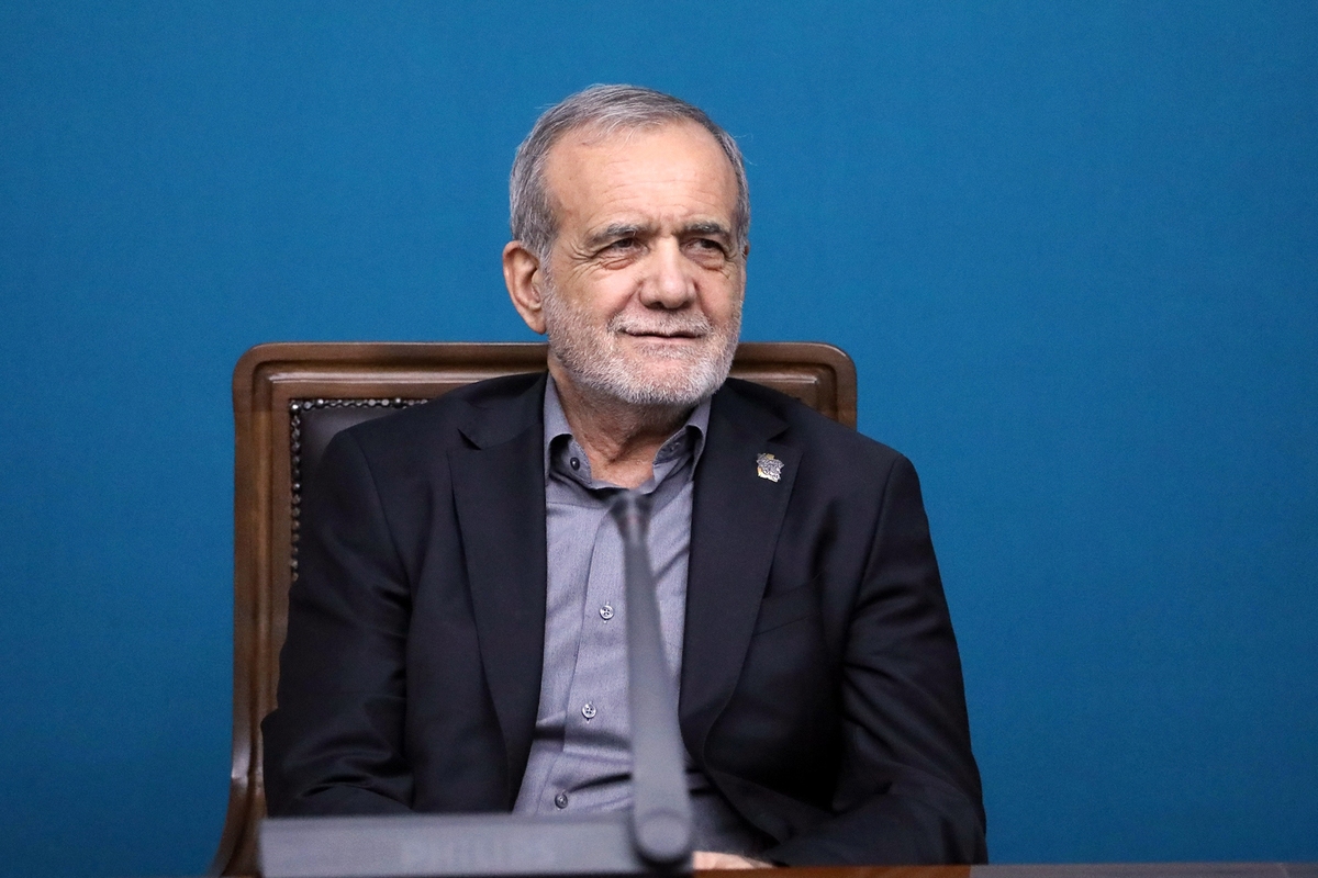 پزشکیان: با هرگونه تخلف، سوءاستفاده یا اخلال در روند تأمین و توزیع کالاهای اساسی قاطع برخورد می‌شود