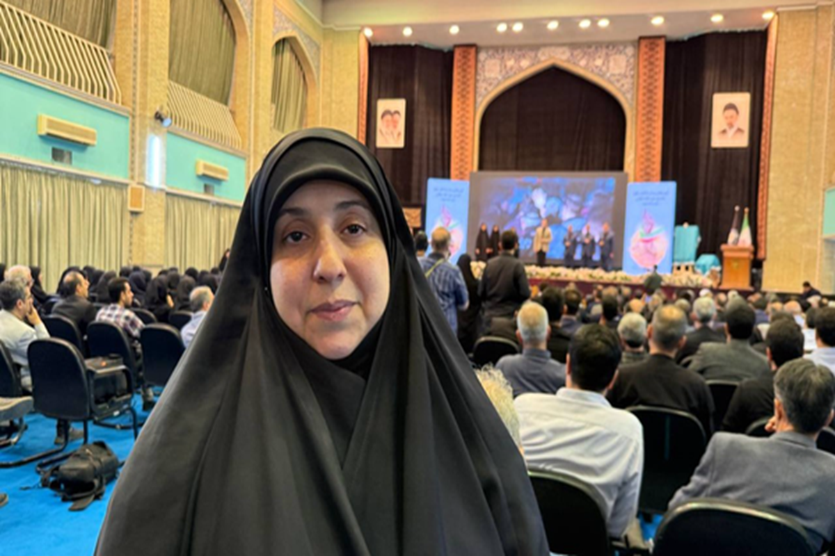 شاعر فلسطینی: هیچ شعری عظمت رهبر شهید ایران را توصیف نمی‌کند