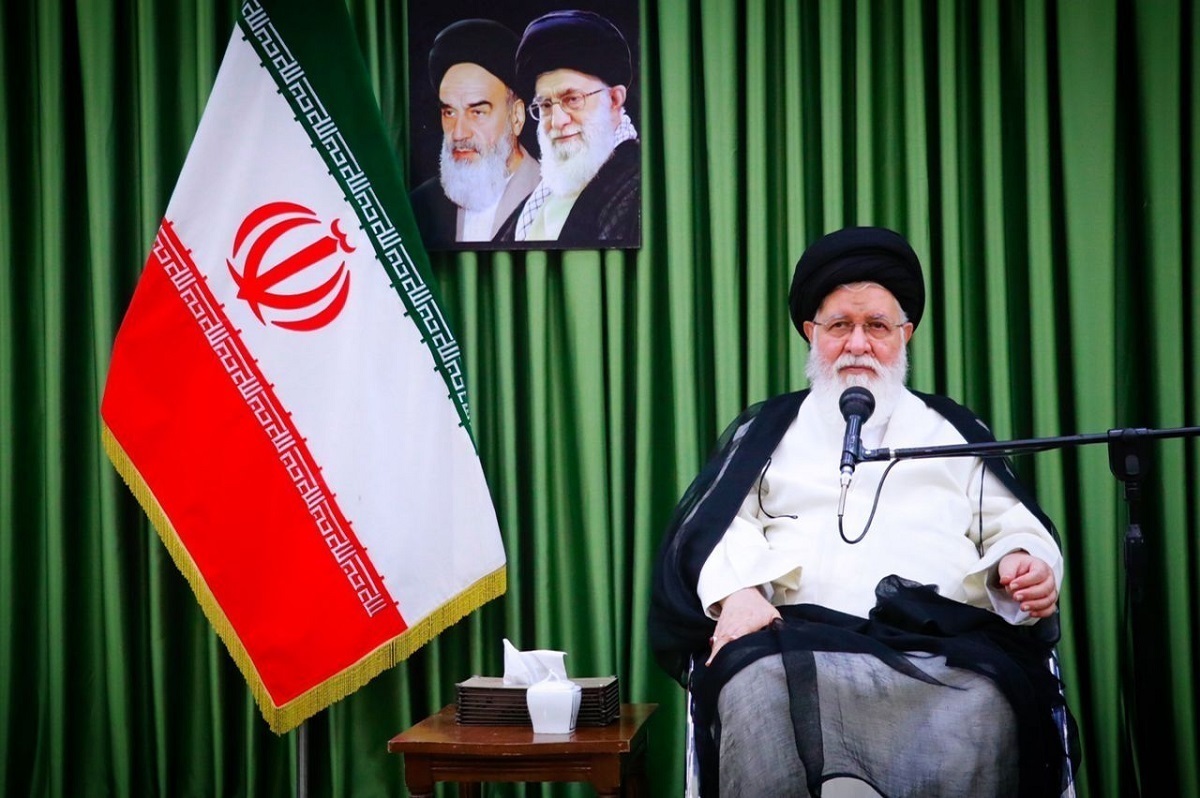 نماینده ولی فقیه در خراسان رضوی: حضرت آیت&zwnj;الله سیدمجتبی خامنه&zwnj;ای ادامه&zwnj;دهنده مسیر رهبر شهید انقلاب است | حضور میلیونی مردم عراق در تشییع امام شهید، جایگاه جهانی رهبری را به نمایش گذاشت