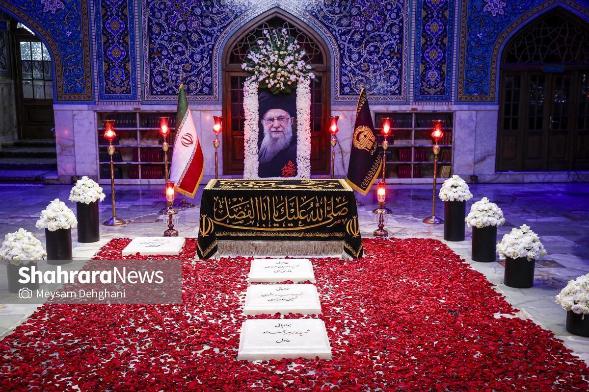 ویدئو | گل&zwnj;های مزار مطهر رهبر&zwnj; شهید و خانواده ایشان تعویض شد