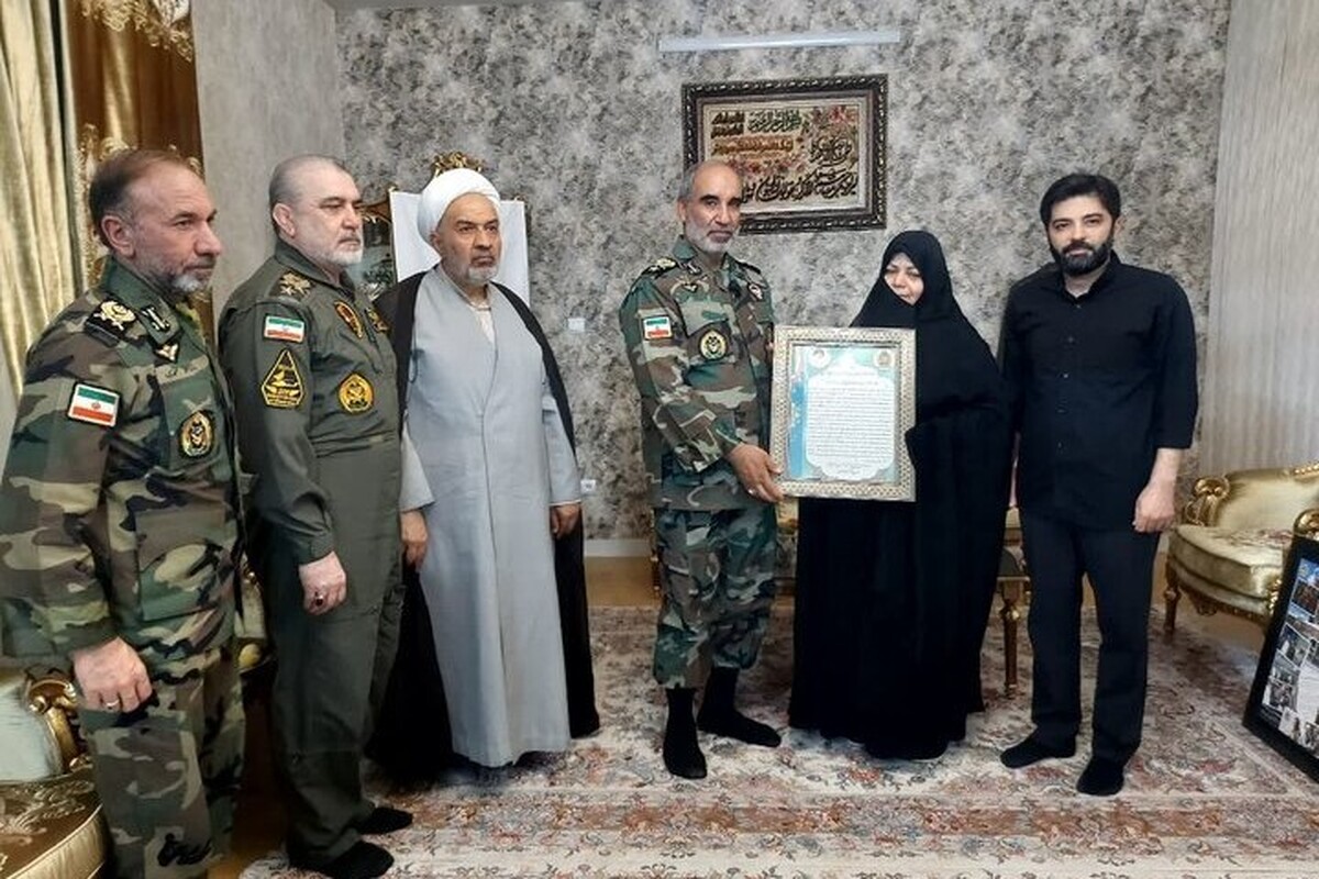 دیدار فرمانده نیروی زمینی ارتش با خانواده سپهبد شهید موسوی