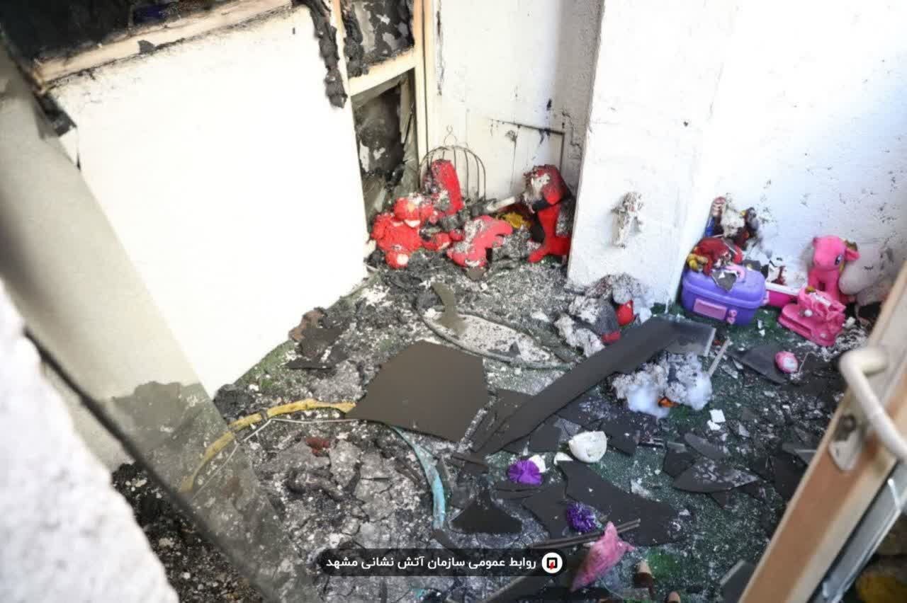 نجات ۲ محبوس از آتش سوزی منزل مسکونی در خیابان ولیعصر مشهد + عکس نجات ۲ محبوس از آتش سوزی منزل مسکونی در خیابان ولیعصر مشهد + عکس